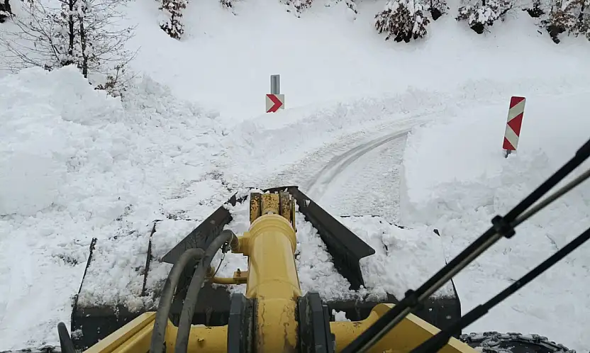 Malatya'da Karla Mücadele Seferberliği: 86 Mahallede 1989 Kilometre Yol Açıldı