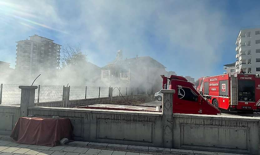 Malatya'da Kuru Ot Yangını Paniğe Neden Oldu