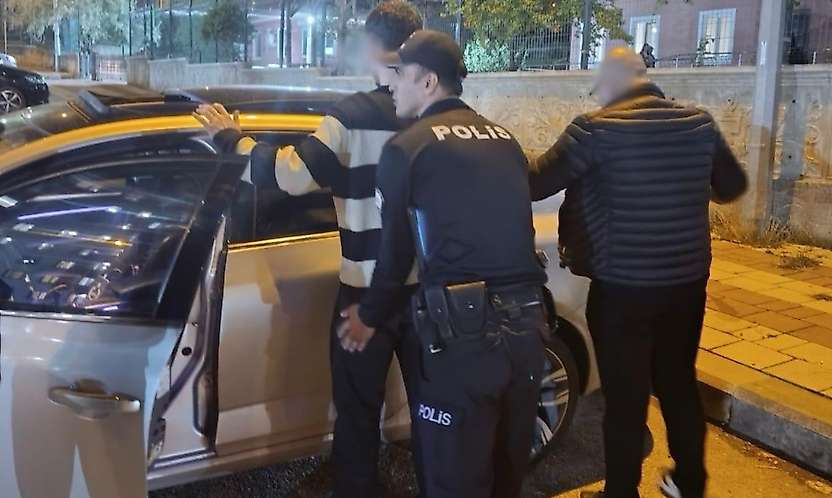 Malatya'da Okul ve Yurt Çevrelerinde Sıkı Denetim: 6 Bin 848 Kişi Sorgulandı