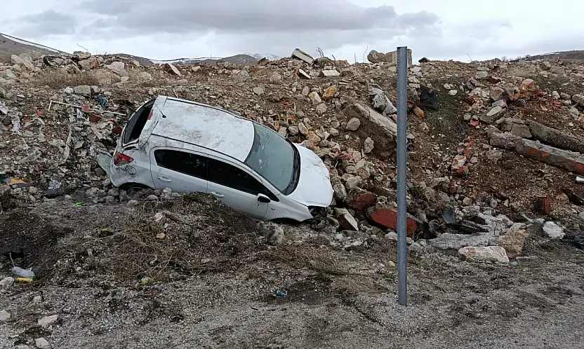 Malatya'da Otomobil Takla Attı: 5 Kişi Yaralandı