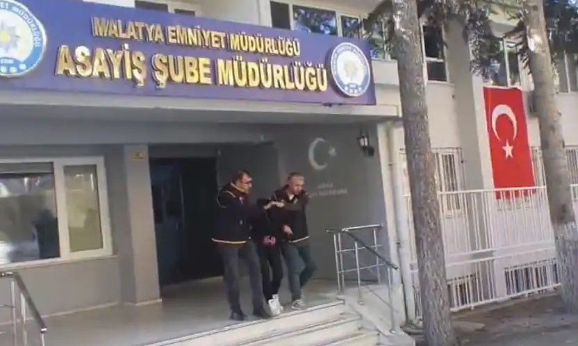Malatya'da Polis Kılığına Giren Dolandırıcı Suçüstü Yakalandı