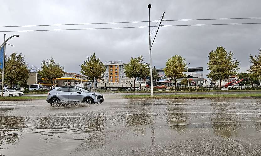 Malatya'da Sağanak Etkili Oldu: Çevreyolu Sular Altında Kaldı