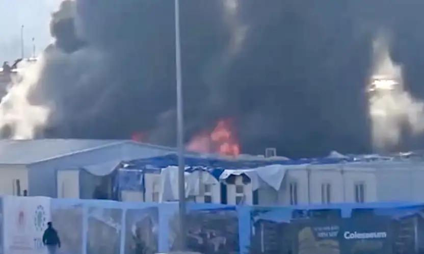 Malatya'da Şantiye Yangını: 24 Konteyner Kül Oldu