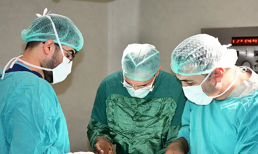 Malatya'da Tıp Tarihine Geçen Operasyon: Kalbi Tamamen Dolduran Dev Kitle Çıkarıldı