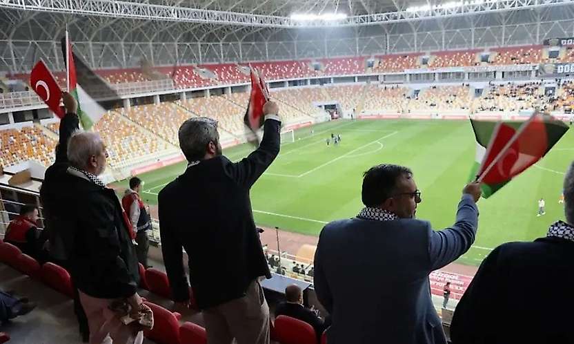 Malatya'da Tribünlerden Filistin'e Destek: 'Özgür Filistin' Sloganları