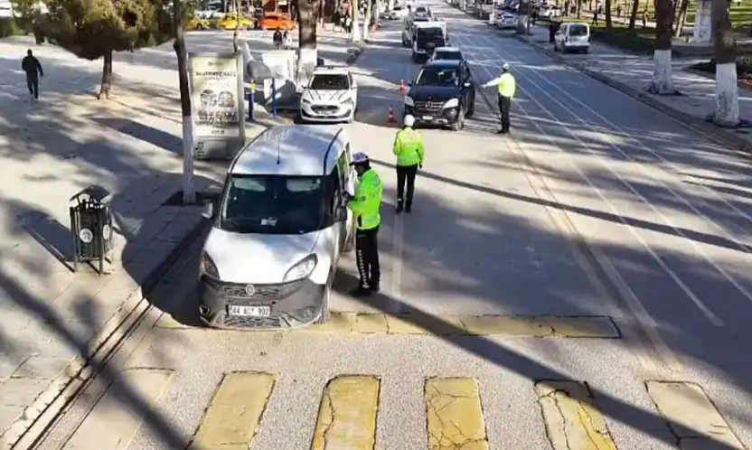 Malatya'da Yaya Geçidi Denetimleri: Kurala Uymayan Sürücülere Ceza