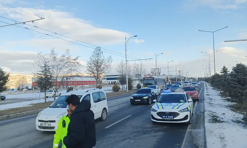 Malatya-Elazığ Karayolu'nda Tır ile Otomobil Çarpıştı