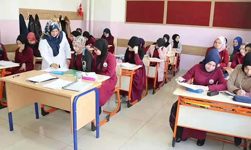 MEB, 15 Bin Sözleşmeli Öğretmen İçin Tercih Başvurularını Yarın Açıyor