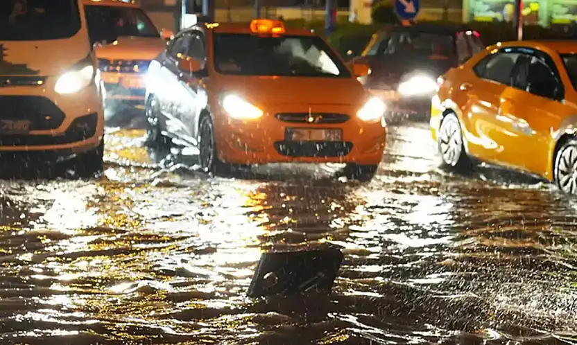 Meteoroloji'den 49 İl İçin Sarı Kodlu Uyarı: Kuvvetli Sağanak ve Fırtına Geliyor