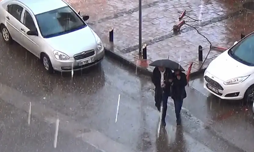 Meteoroloji'den 6 İl İçin Uyarı: Kuvvetli Yağış ve Sıcaklık Düşüşü Bekleniyor