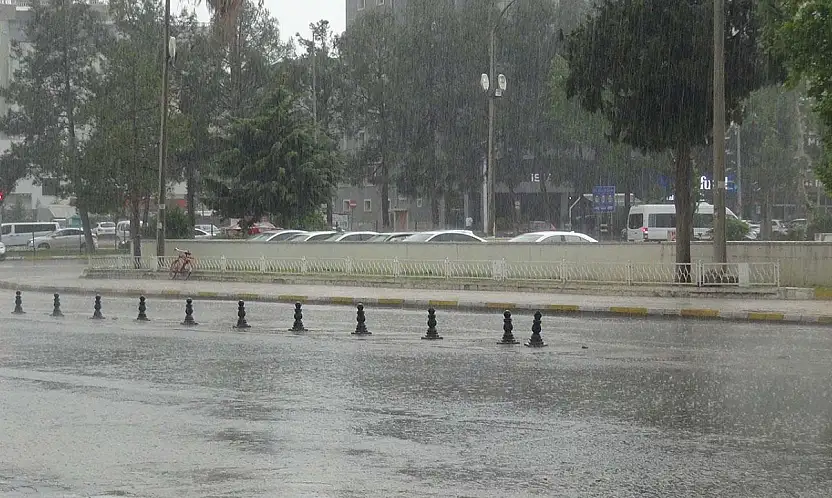 Meteoroloji'den Yeni Uyarı: Batı ve İç Kesimlerde Sağanak Yağış Bekleniyor