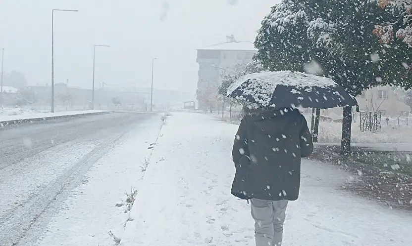 Meteoroloji'den yurdun kuzeydoğusu için kuvvetli kar ve sağanak uyarısı