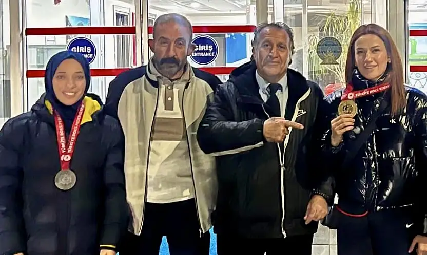 Milli Boksörlerden Malatya'ya Gurur: Hatice Akbaş Şampiyon, Rabia Topuz Araz İkinci