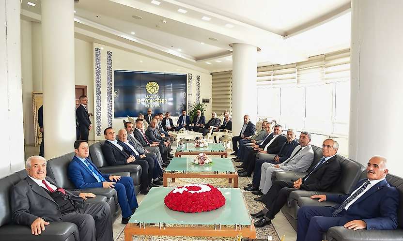 Muhtarlar Dayanışma Derneğinden Başkan Er'e Hizmet Teşekkürü