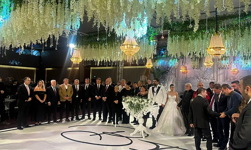 Özgür Özel, Malatya'da Genç Çiftin Nikah Şahidi Oldu