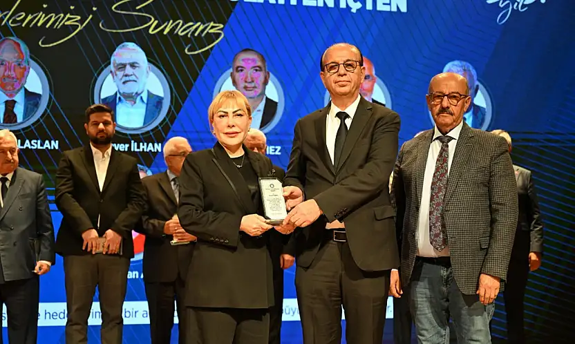 Prof. Dr. Yasemin Açık'a İnönü Üniversitesi'nden Onur Plaketi