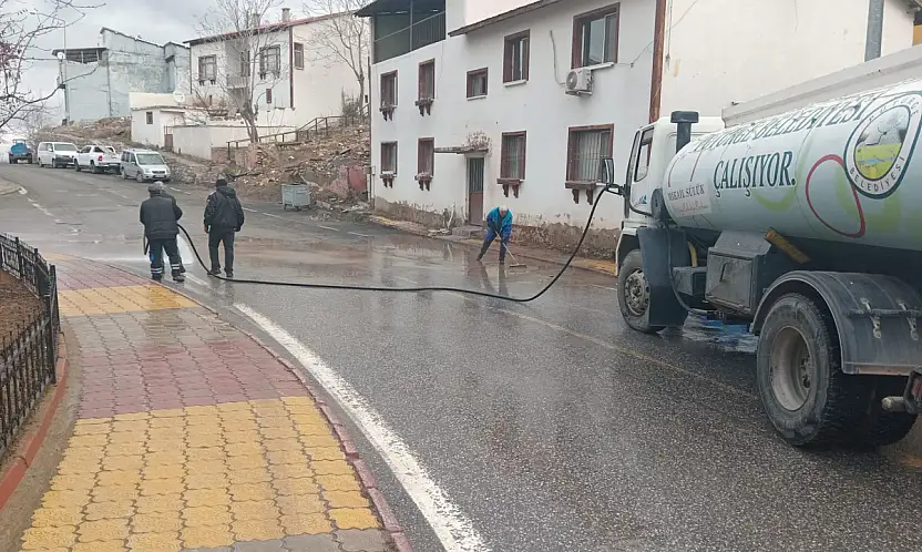 Pütürge'de Cadde ve Sokaklar Yıkanıyor