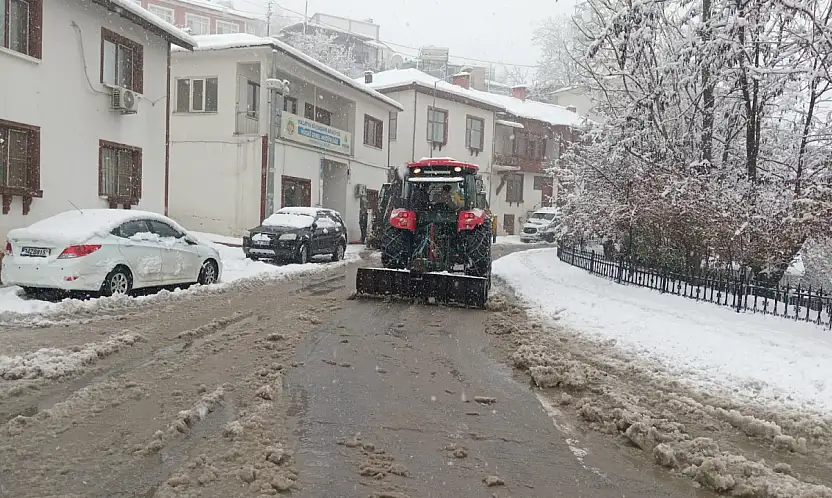 Pütürge'de Ekipler Karla Mücadelede Teyakkuza Geçti