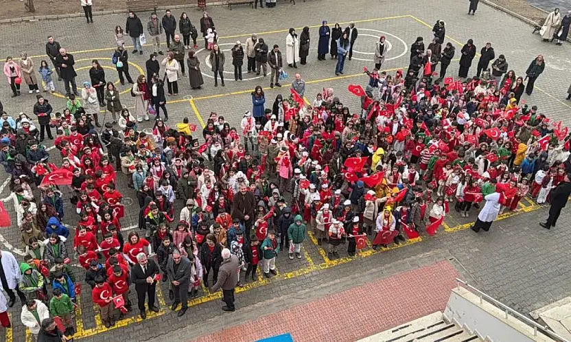 Selahaddin Eyyubi İlkokulu'nun bayrak programı alkış aldı