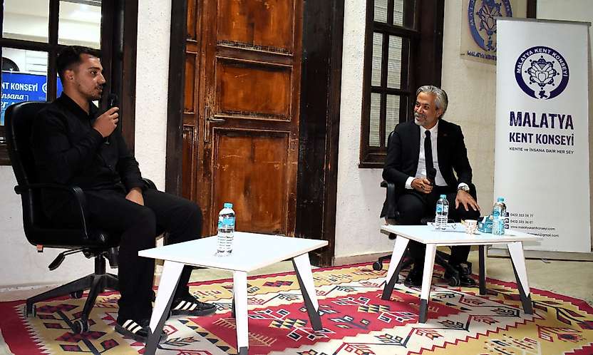 Şiir Bu Kez Sokaklara Taştı: 'Bu Sokakta Şiir Var' Malatyalıları Buluşturdu