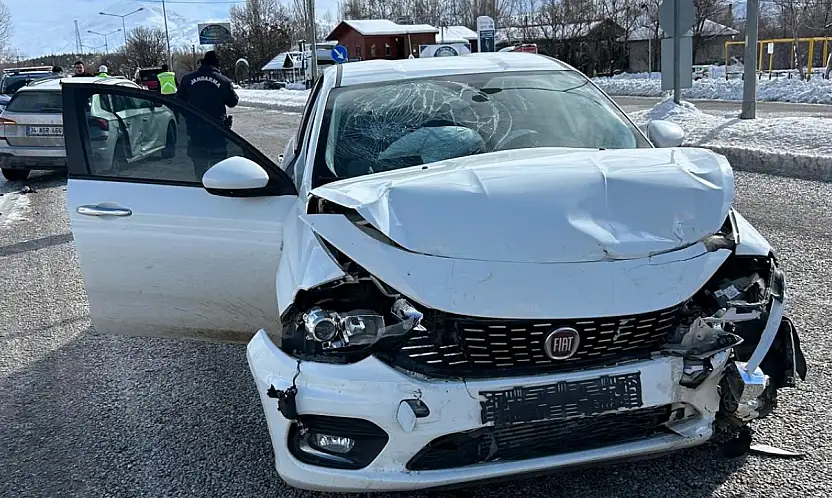 Sürgü Mevkiinde Çift Araçlı Kaza: 3 Yaralı