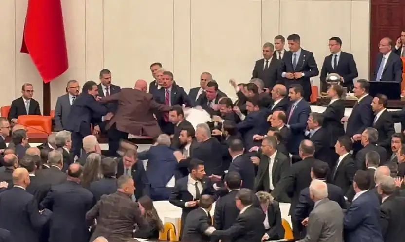 TBMM'de Yemin Töreni Öncesi Kavga