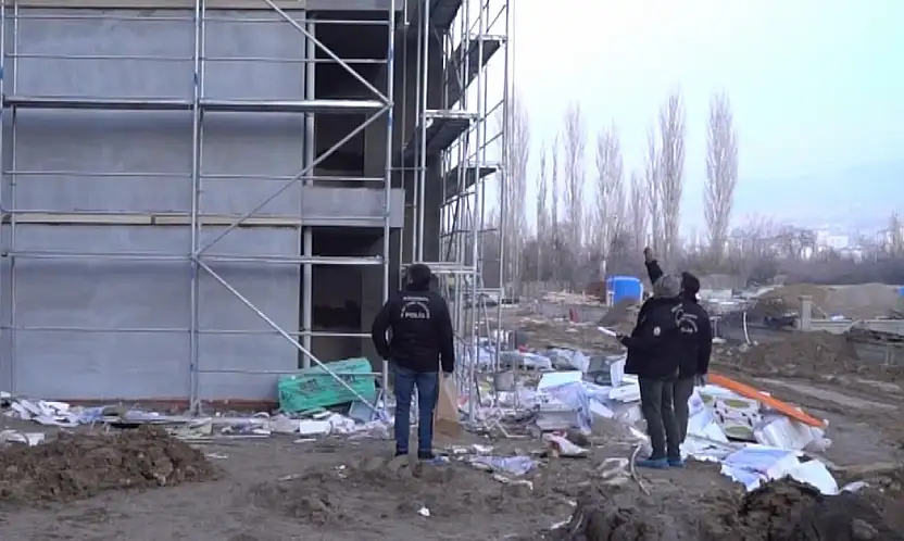 TOKİ Şantiyesinde 23 Yaşındaki İşçi Çatıdan Düşerek Yaralandı