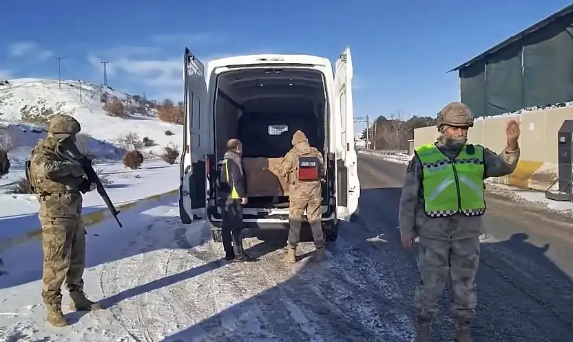 Türkiye Genelinde Düzensiz Göç Operasyonu: 478 Göçmen, 19 Organizatör Yakalandı