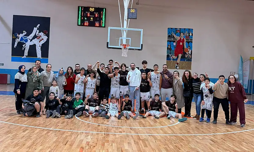 U14 Erkekler Basketbolda Sportif Basketbol'dan Namağlup Şampiyonluk