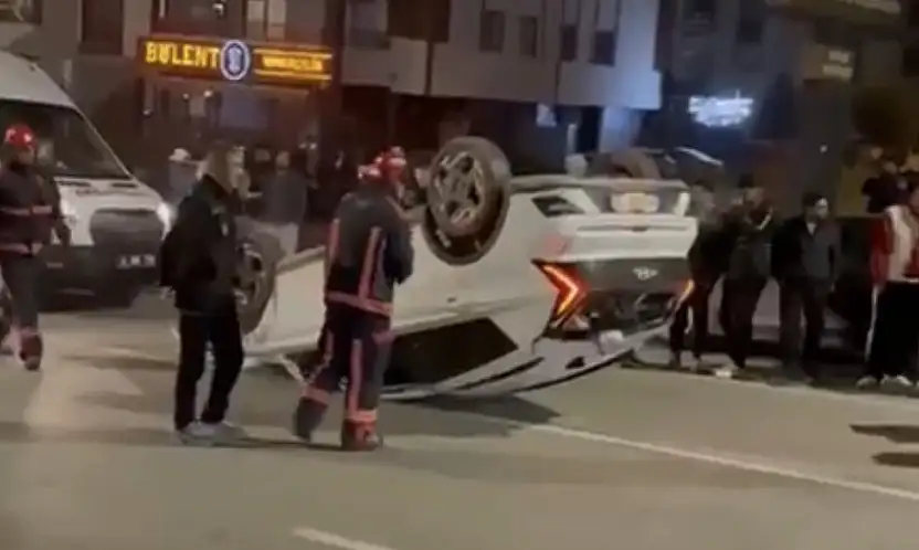 Üç Aracın Karıştığı Kazada Can Kaybı Yok