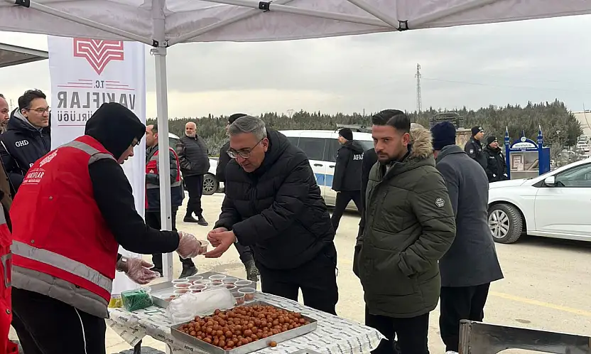 Vakıflar Bölge Müdürlüğü 6 Şubat Depremlerinin Yıl Dönümünde çeşitli ikramlarda bulundu