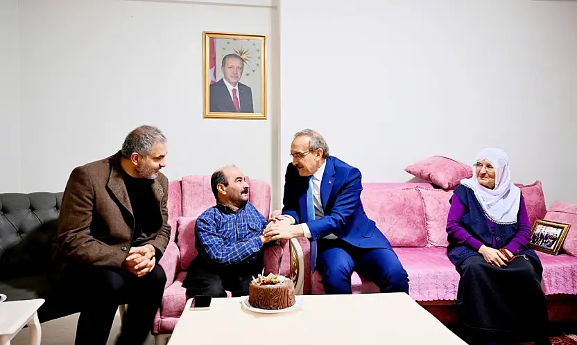 Vali Seddar Yavuz'dan Engelli Vatandaş Abdullah Muhan'a Anlamlı Doğum Günü Sürprizi