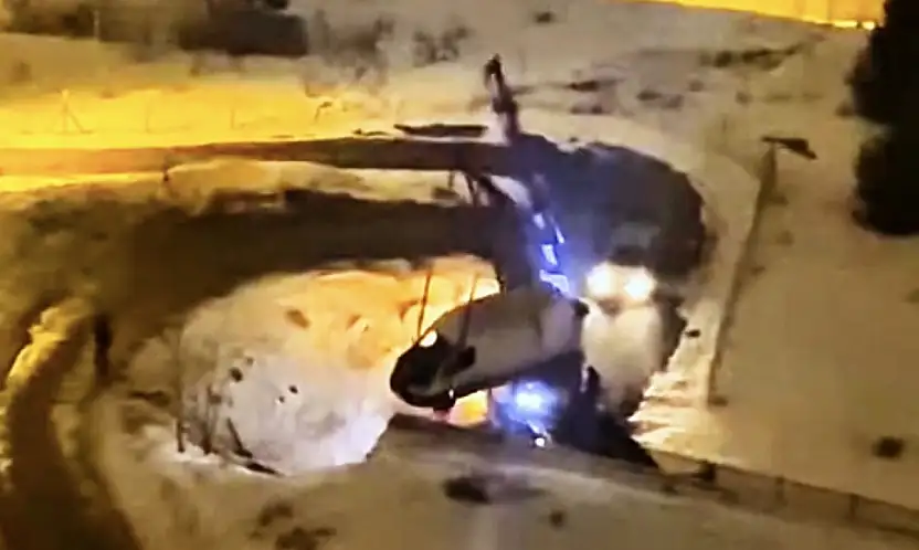 Vinç Faciası Ucuz Atlatıldı: Halatı Kopan Minibüs Metrelerce Düştü