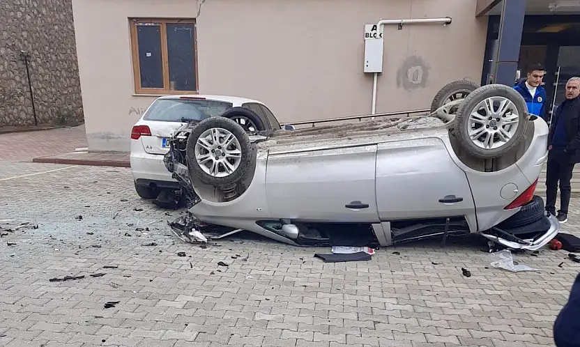 Vites Hatası Facia Getirdi: Otomobil Metrelerce Yüksekten Site Bahçesine Düştü