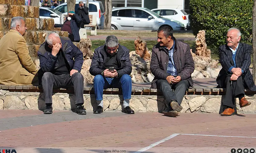 Yaşlı Derneğinden TBMM'ye 'Emekli Aylığı Artışı' Çağrısı