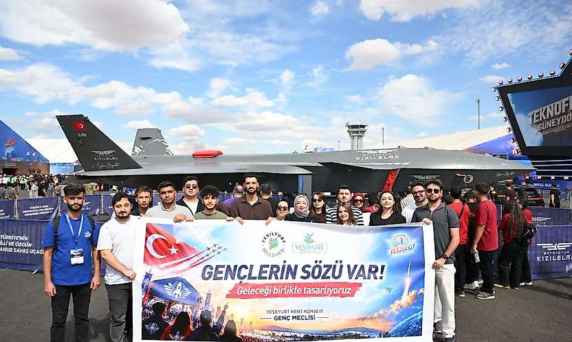 Yeşilyurt Belediyesi'nden Gençlere TEKNOFEST Gezisi