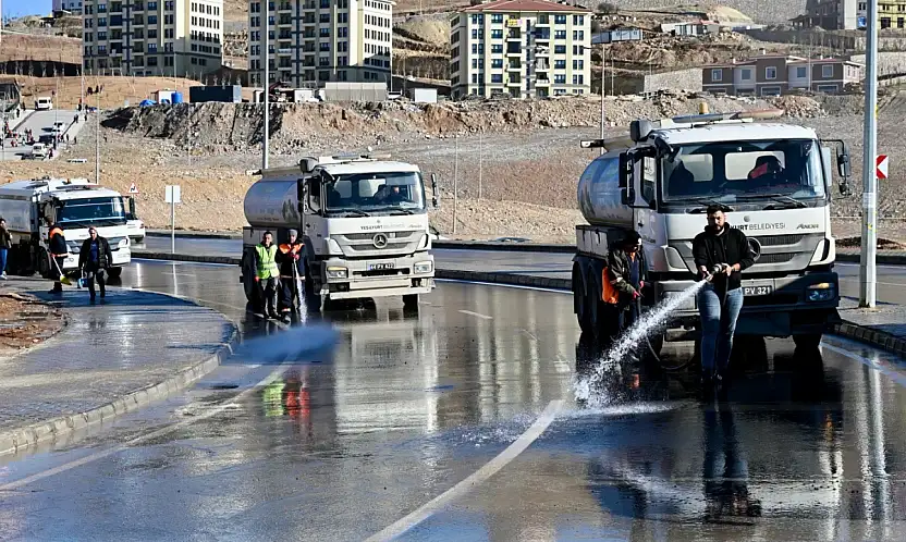 Yeşilyurt Belediyesi'nden İkizce TOKİ Konutlarında Kapsamlı Temizlik Seferberliği