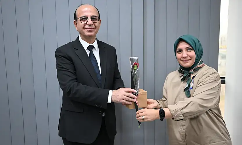 Yeşilyurt Belediyesi Öğretmenleri Unutmadı: Özel Tasarım Hediyeler Dağıtıldı