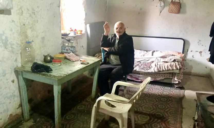 Yeşilyurt'ta 70 Yaşındaki Hüseyin Amca, Ağır Hasarlı Evinde Yaşam Mücadelesi Veriyor