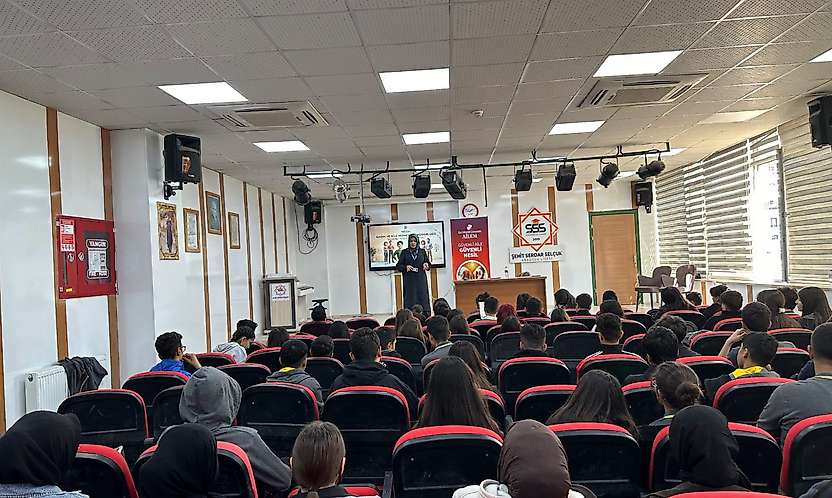 Yeşilyurt'ta 'Güvenli Aile, Güvenli Nesil' Eğitimleri Liselerde Devam Ediyor