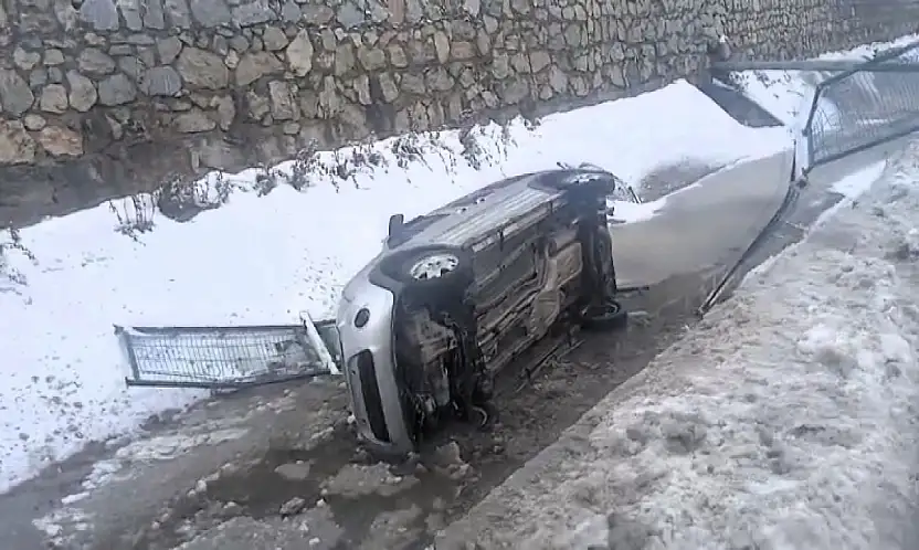 Yeşilyurt'ta Otomobil Sulama Kanalına Uçtu: Yaralanan Yok