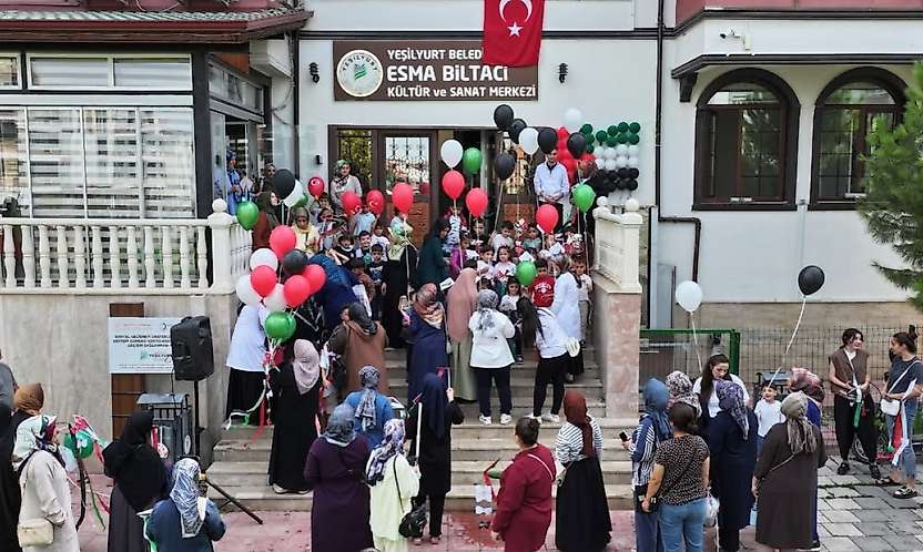 Yeşilyurt'ta Uçurtmalar Gazze'deki Çocuklar İçin Gökyüzüne Yükseldi