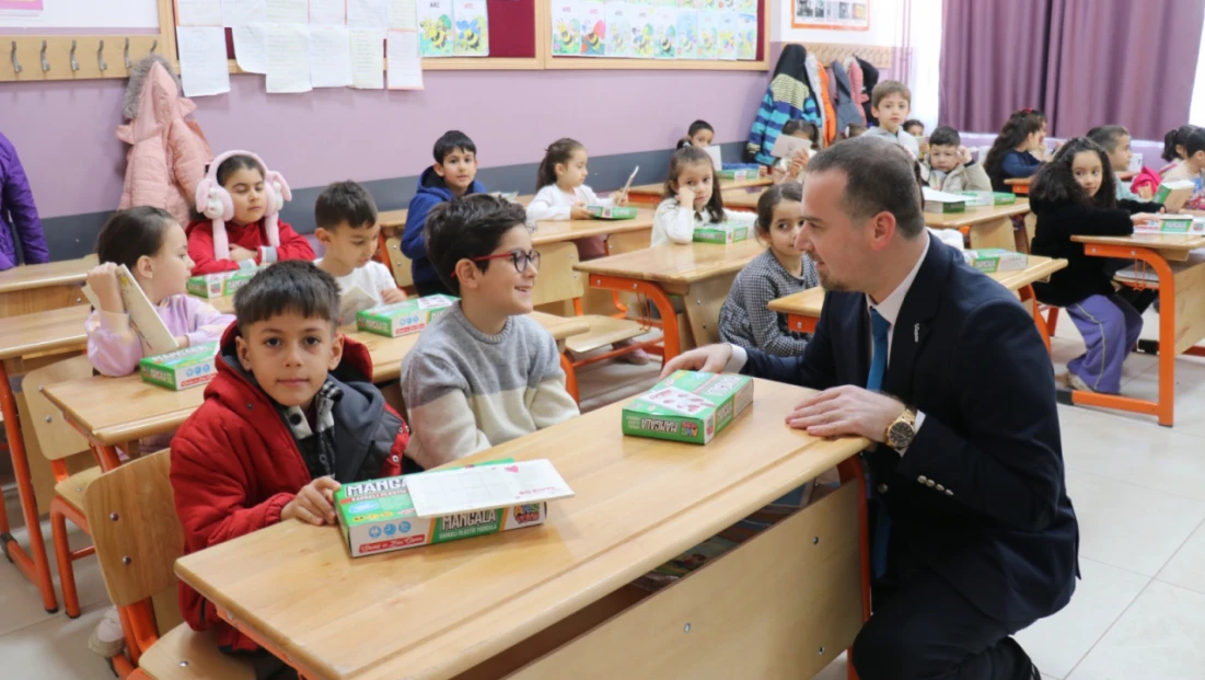 MAGİNDER’ den Öğrencilere Karne Hediyesi Malatya'nın Geleceği Çocuklarda