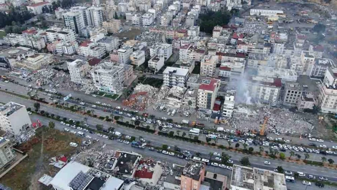 10 yaşındaki küçük kız hayata tutundu