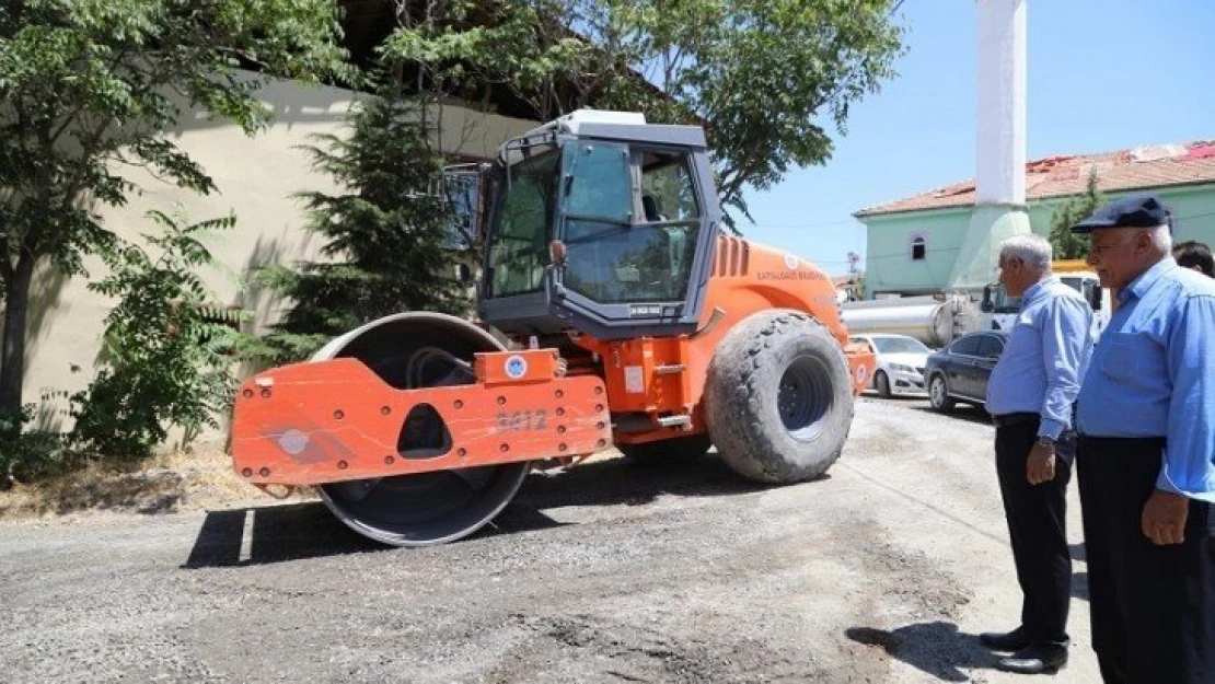 20 bin metrelik yolda sathi kaplama çalışması gerçekleştirildi