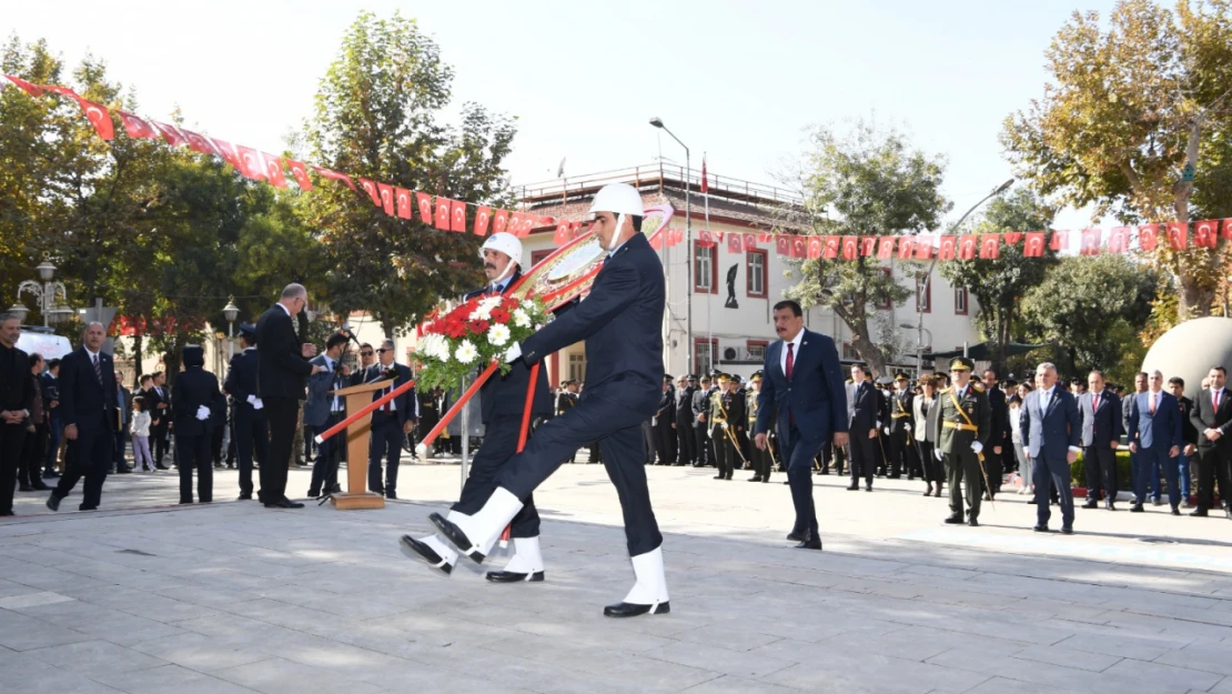 29 Ekim Cumhuriyet Bayramı Kutlamaları Çelenk Sunma Töreni İle Başladı