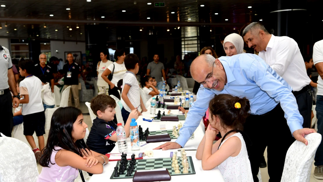 7. Uluslararası Altın Kayısı Satranç Turnuvası Yoğun Katılımla Başladı