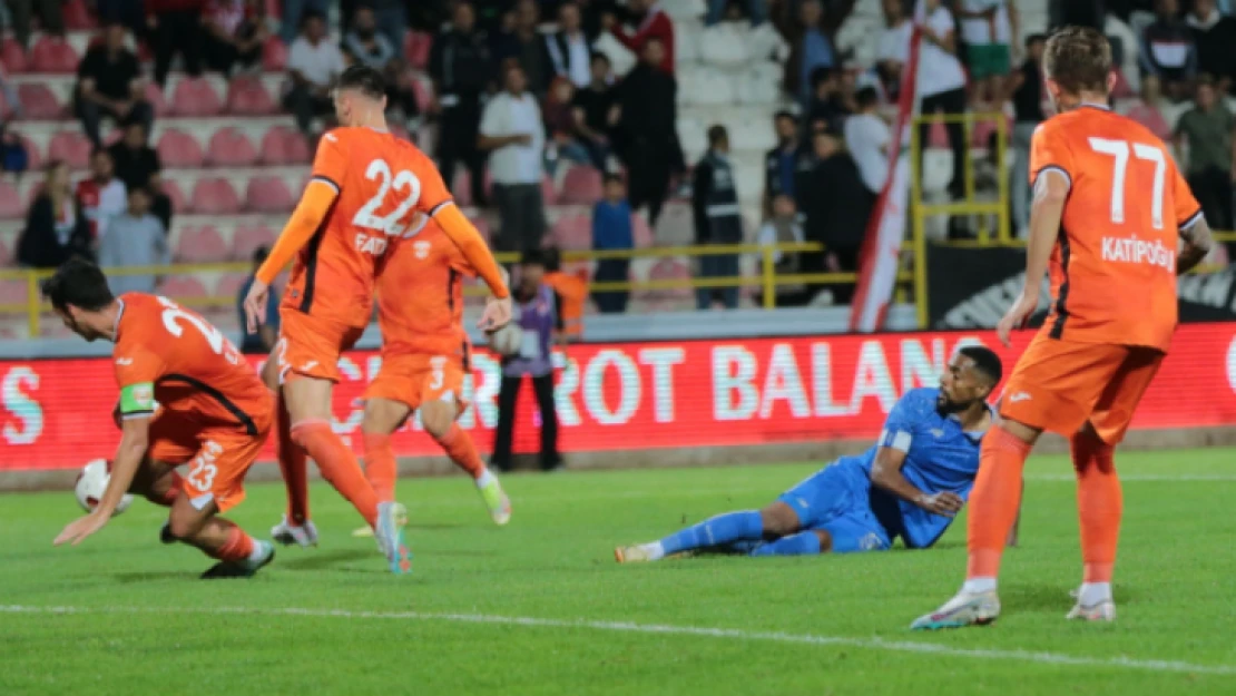 Adanaspor deplasmanda Boluspor'u 2-0 mağlup etti.