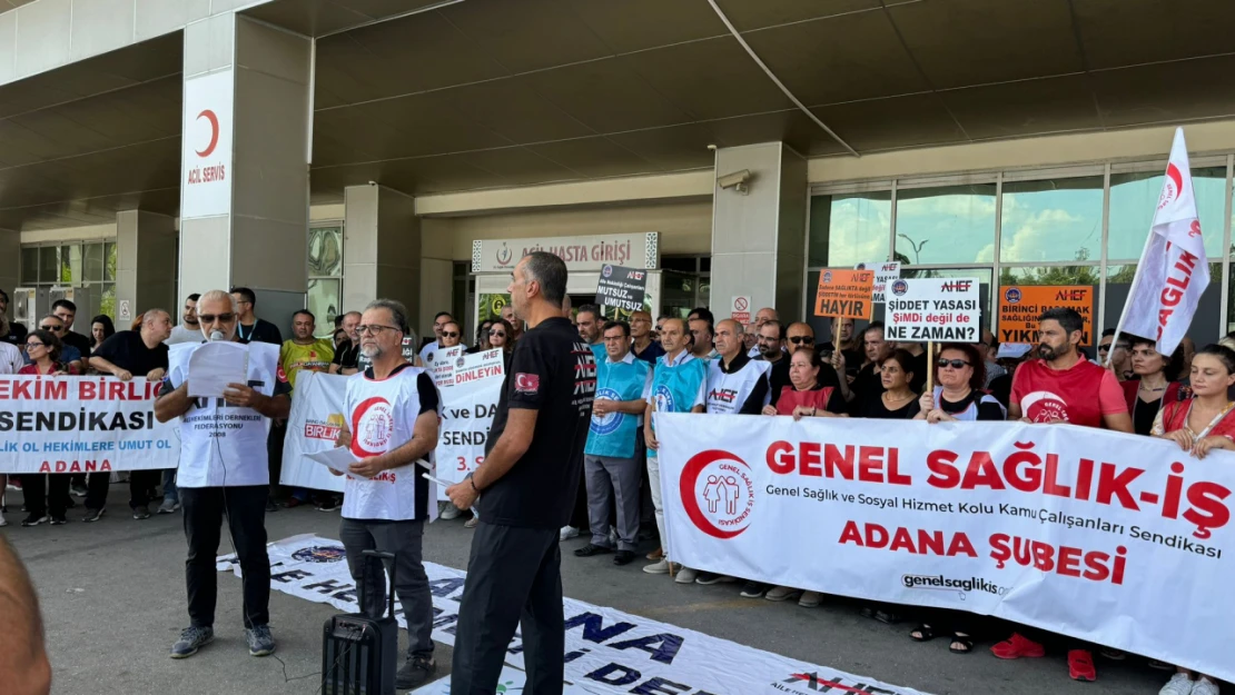 Aile Hekimleri Adana'da Meslektaşlarına Şiddeti Kınamak İçin Toplandı