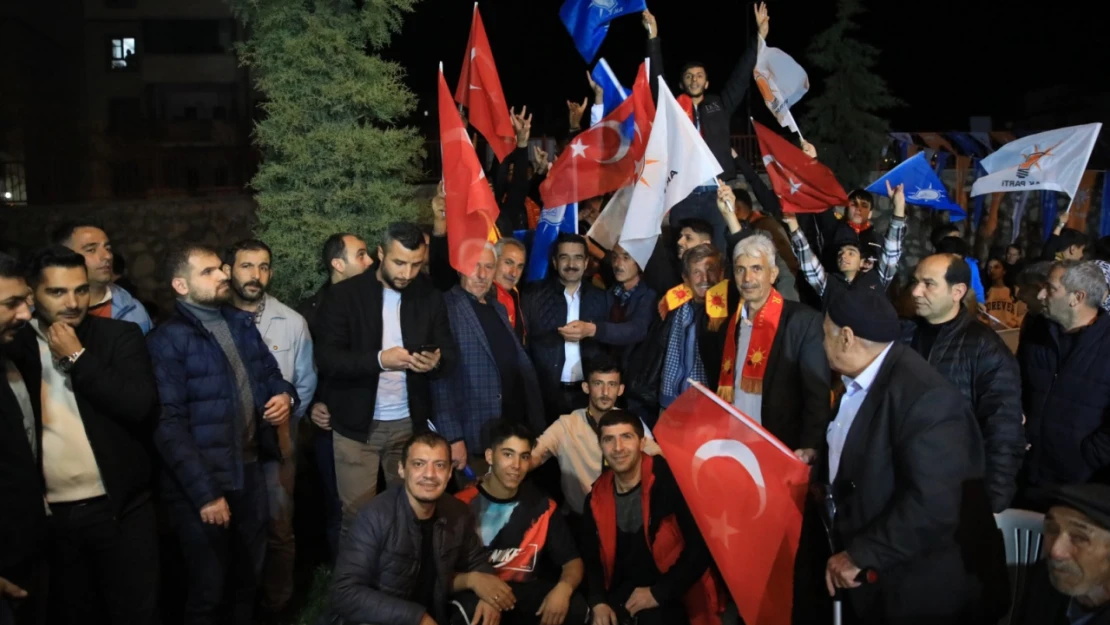 AK Parti'de Son Mahalle Toplantısına Yoğun İlgi